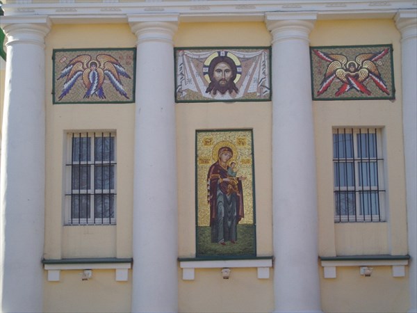 032- Наружный интерьер Свято-Успенского храма, 1 апреля 2007 год
